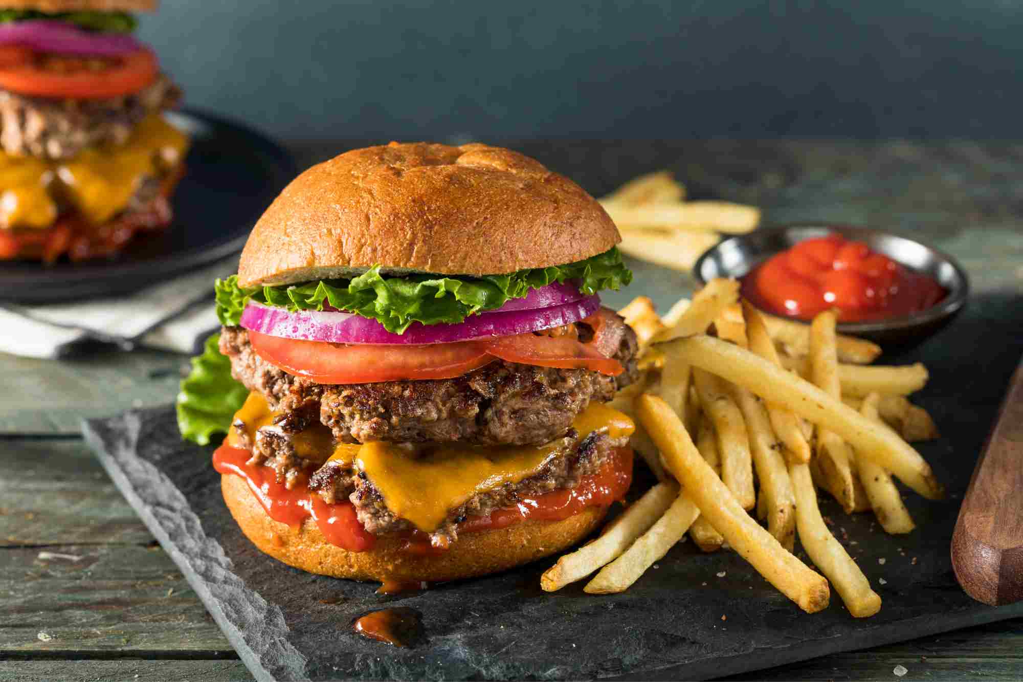 Celebrate National Cheeseburger Day with the Perfect Burger Knife Techniques